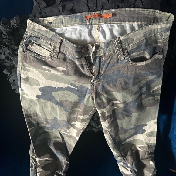 Camouflage Jeans by Viggos! - Picture 2 of 9